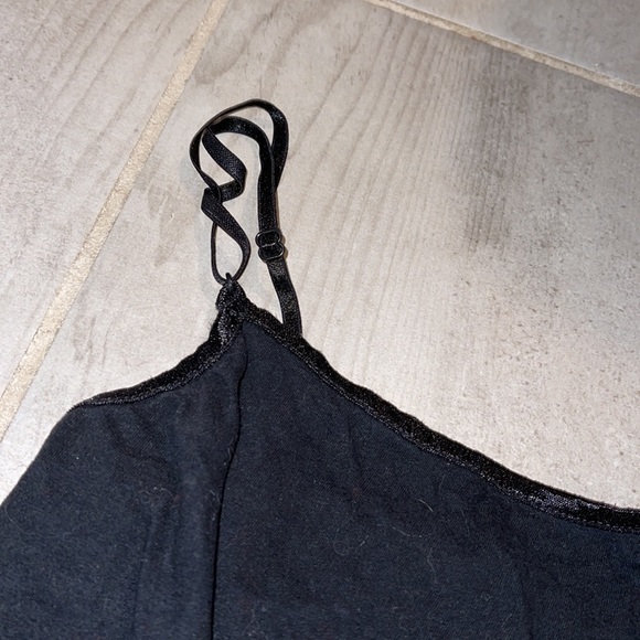 Plain black tank - Picture 3 of 4